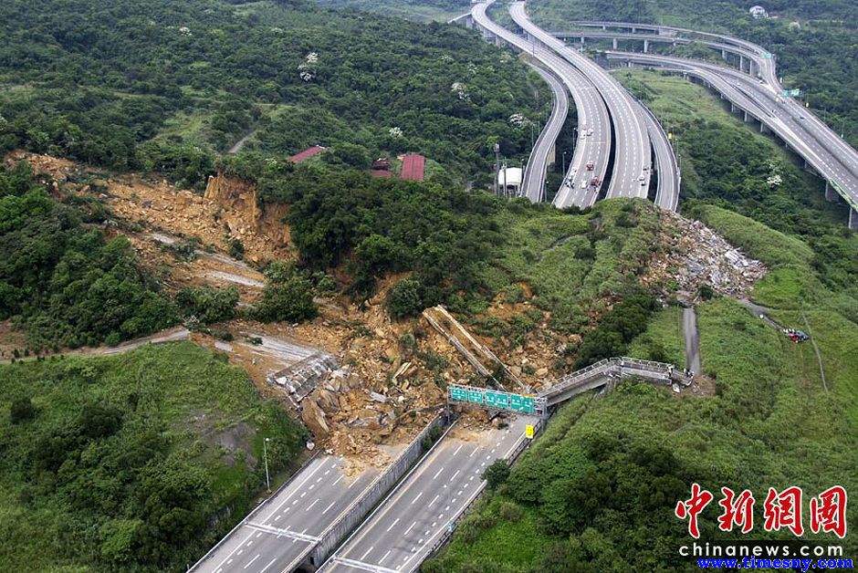 台湾山崩大面积崩坍压垮高架桥 或有多人被埋(组图)