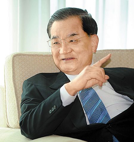 连战：大陆对台让利太多 “像不平等条约”（图）